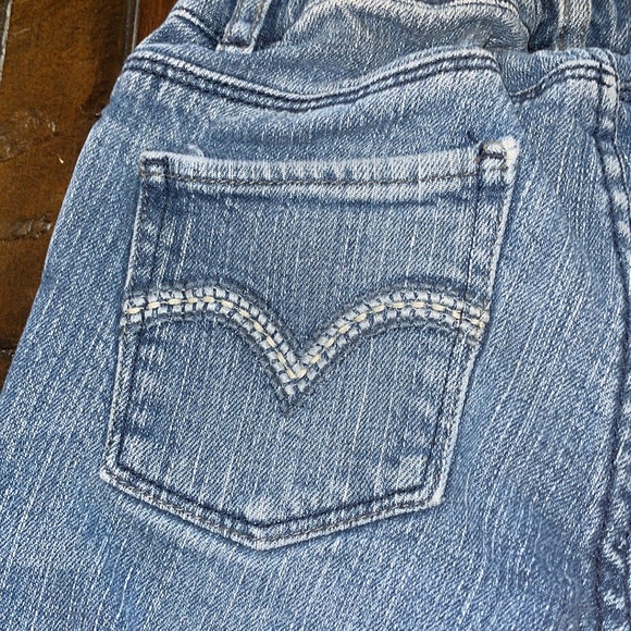 Girl’s Levi’s Jeans - Picture 7 of 11